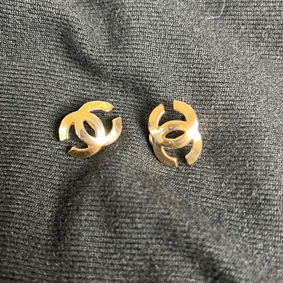Jewelry - Lever Back Pierced Earrings